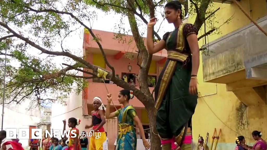 கரகாட்டம், ஒயிலாட்டம் என பாரம்பரிய கலைகளில் ஆர்வம் காட்டும் மாணவர்கள்