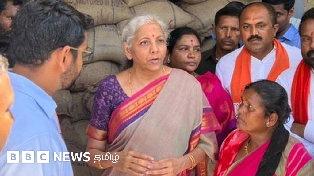 நிர்மலா சீதாராமன்: ரேஷன் கடையில் நரேந்திர மோதி படம்; கலெக்டருடன் அமைச்சர் வாக்குவாதம்