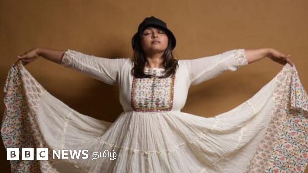 ரோஜா ஆதித்யா: ஒப்பாரிப் பாடல் முதல் கர்நாடக சங்கீதம் வரை பாடும் இசைக் கலைஞர்- சவால்கள் என்ன?