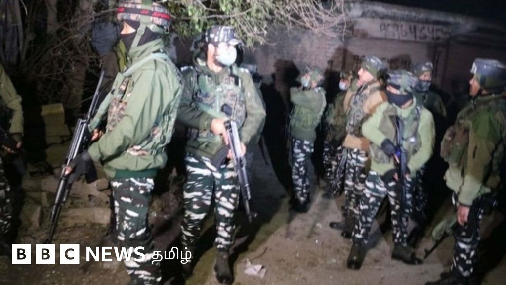 காஷ்மீர் காவல்துறை வாகனம் மீது தீவிரவாத தாக்குதல், இருவர் உயிரிழப்பு - காஷ்மீர் மண்டல காவல்துறை