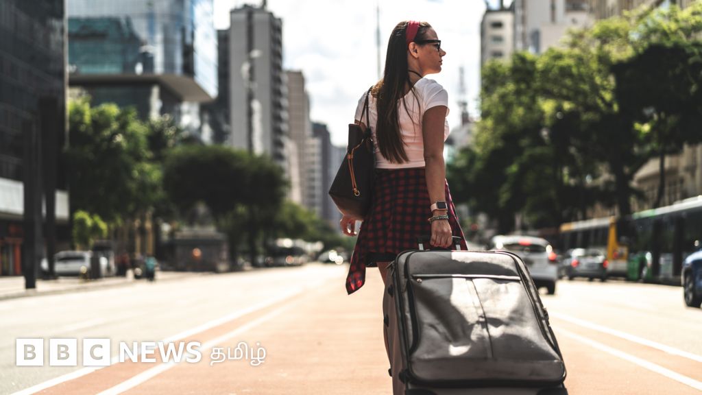 புத்தாண்டு தினத்தில் காலி சூட்கேஸுடன் நடக்கும் மக்கள் - இது என்ன பழக்கம்?