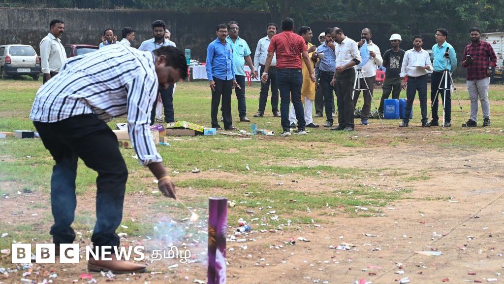 ஒருவரின் காதருகே பட்டாசு வெடித்தால் என்ன ஆகும்? 