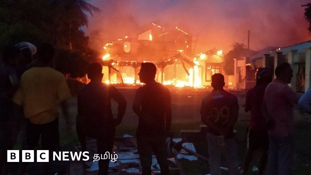இலங்கையில் மஹிந்த ராஜபக்ஷ பூர்வீக இல்லம், ஆளும் கட்சி தலைவர்கள் வீடுகள் தீக்கிரை