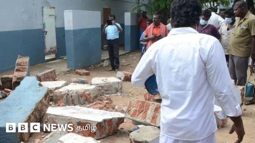 நெல்லை பள்ளி விபத்து: காப்பாற்ற முயன்ற மாணவர்களை ஆசிரியர்கள் தடுத்ததாக புகார்