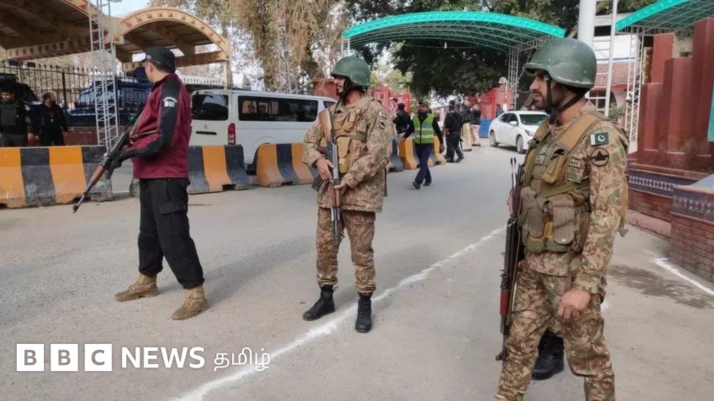 பாகிஸ்தான் மசூதியில் குண்டுவெடிப்பு - குறைந்தது 28 பேர் பலி