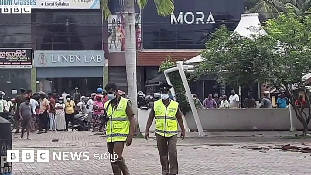 இலங்கை வன்முறை: முன்னாள் அமைச்சர்களின் கார்கள் மற்றும் ஹோட்டல்களுக்கு தீ வைப்பு