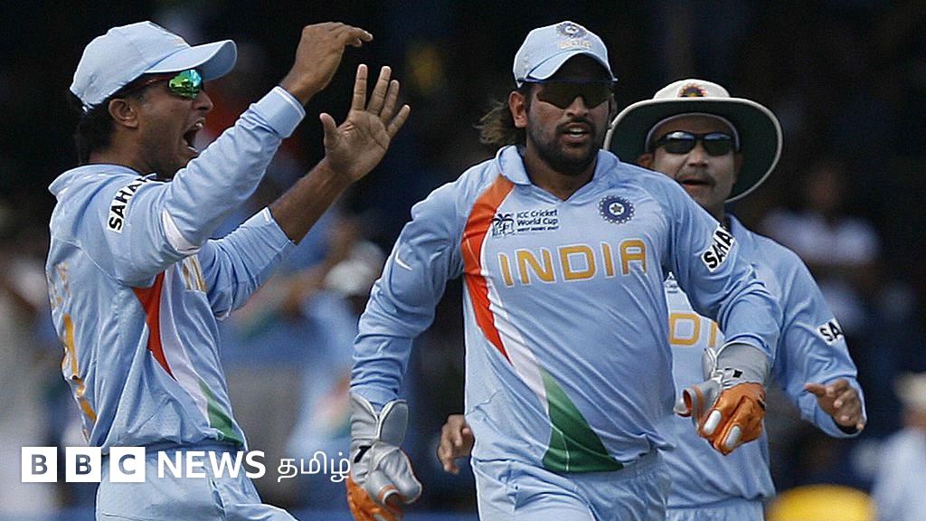 உலகக்கோப்பை கிரிக்கெட்: தோனி வீட்டின் மீது ரசிகர்கள் தாக்குதல் நடத்தியது ஏன் தெரியுமா? 