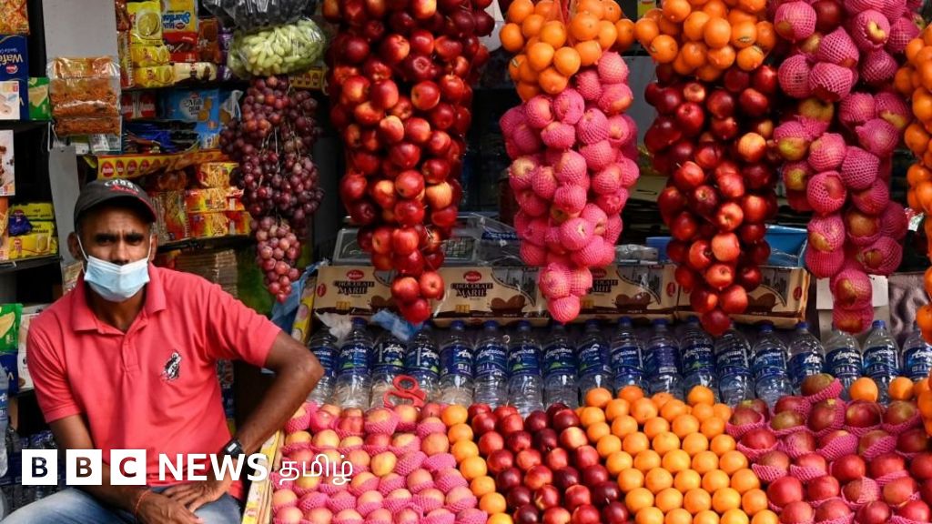 இறக்குமதியை கட்டுப்படுத்தும் இலங்கை அரசு: “ஆடைகள், பழங்கள்: அத்தியாவசியமற்ற பொருட்கள்” என நடவடிக்கை