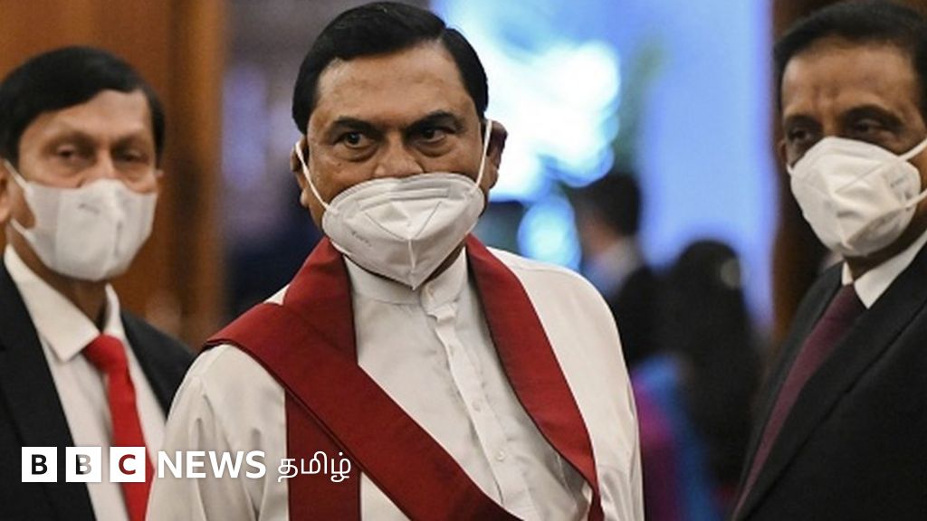 இலங்கை நெருக்கடி: பசில் ராஜபக்ஷ துபாய் செல்ல எதிர்ப்பு - விமான நிலையத்தில் நள்ளிரவுப் போராட்டம்