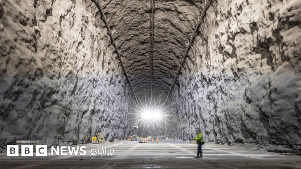 பிரபஞ்சம் ஏன் இருக்கிறது? விடையை கண்டுபிடிக்க போட்டி போடும் உலக விஞ்ஞானிகள்