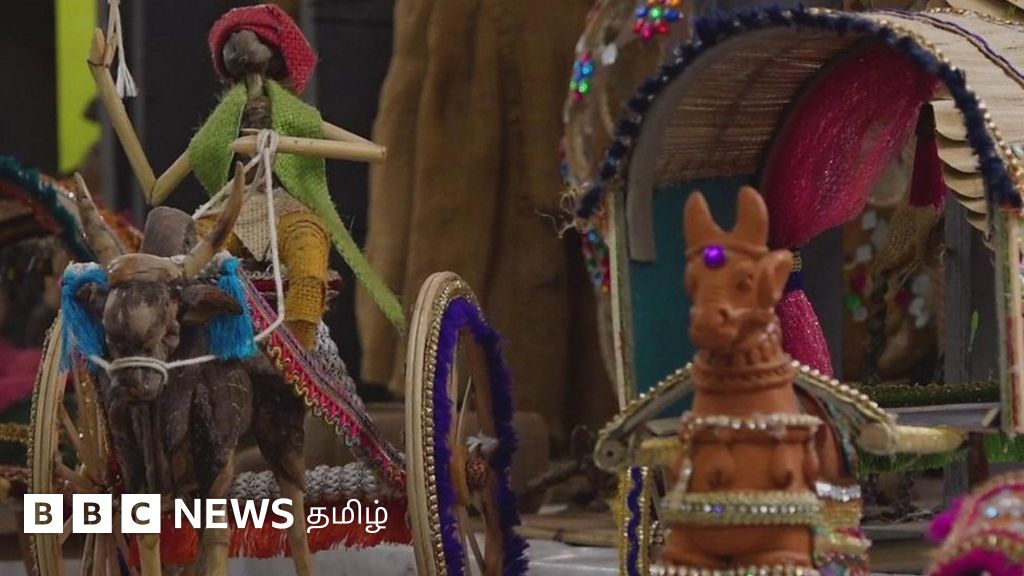 இயற்கை கழிவுகளைக் கொண்டு கலைப் பொருள்களைச் செய்யும் அரசுப் பள்ளி மாணவர்கள்