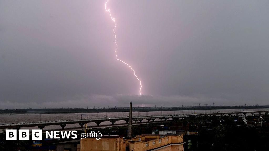 இடி, மின்னலின் போது செல்போன் பேசலாமா? -  பாதுகாப்பாக இருப்பது எப்படி?