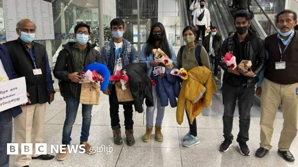 யுக்ரேனில் இருந்து தப்பிக்க 28 மணி நேரம் காரில் பயணித்த இந்திய மாணவிகள்