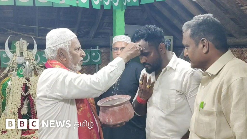 தமிழ்நாடு: மொஹரம் தினத்தில் அல்லாவுக்கு தீ மிதித்த இந்துக்கள், பிரசாதம் வழங்கிய முஸ்லிம்கள்