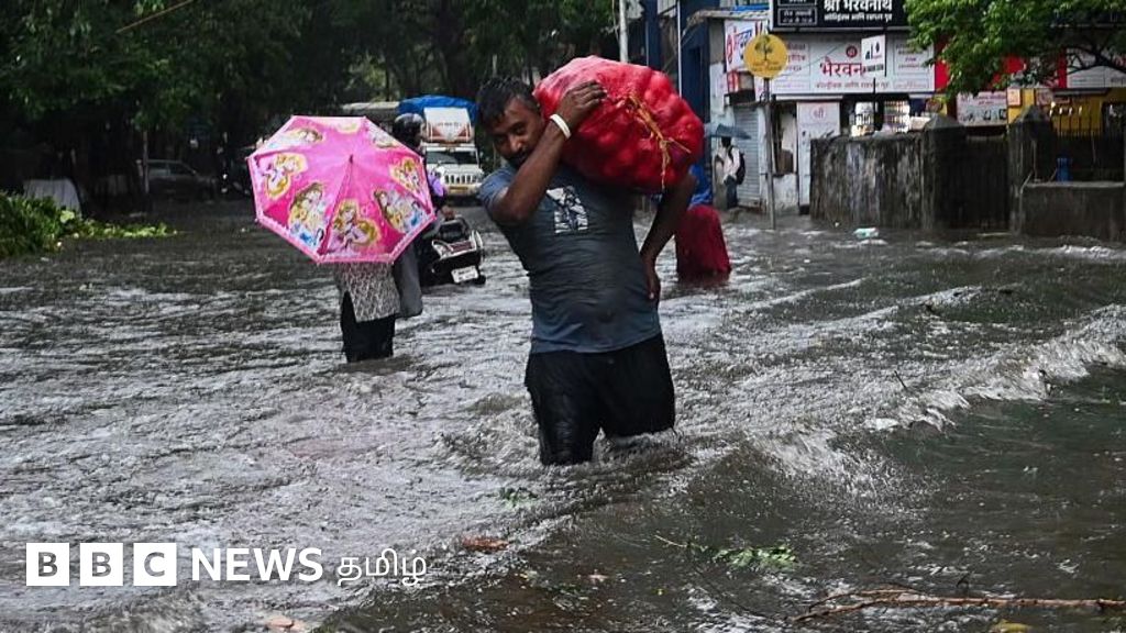 மழை வெள்ளத்தில் ஸ்தம்பித்த மும்பையின் நிலைமையை காட்டும் 10 புகைப்படங்கள்