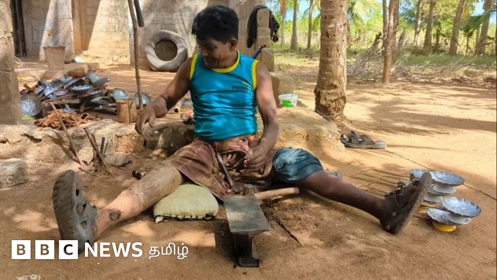 விடுதலைப் புலிகள் தளபதிகளுடன் கால்பந்து விளையாடிய மைத்திரியின் இன்றைய நிலைமை