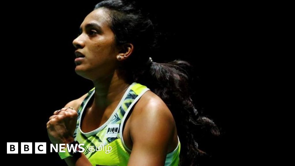 சீன வீராங்கனையை வீழ்த்தி சிங்கப்பூர் ஓபன் பட்டத்தை வென்றார் பி.வி. சிந்து