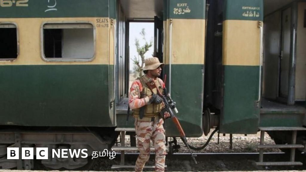 பாகிஸ்தான்: கடத்தப்பட்ட ரயிலில் இருந்து 300 பயணிகள் மீட்பு, 33 தீவிரவாதிகள் சுட்டுக் கொலை