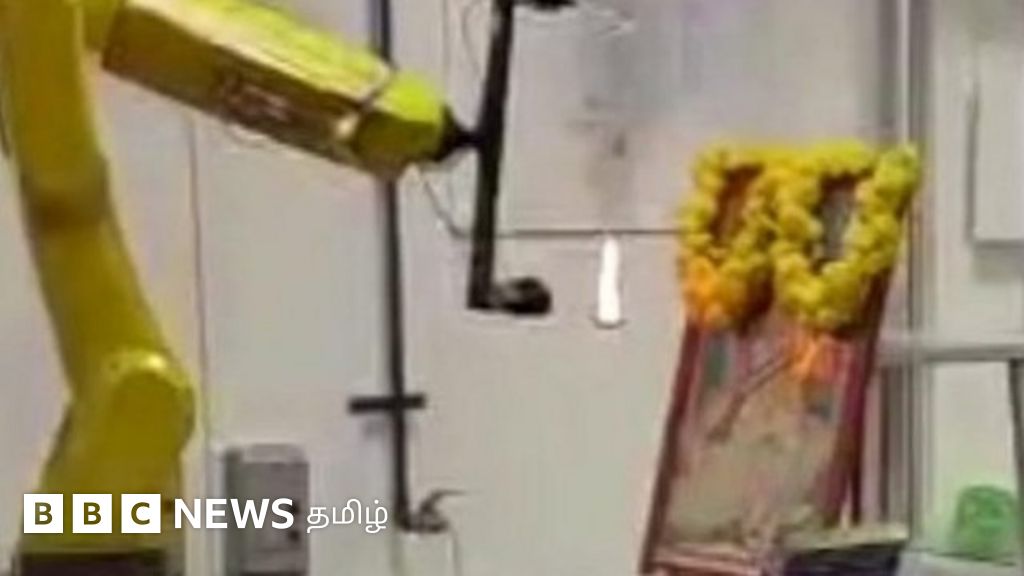 ஆயுத பூஜையில் மணியடித்த ரோபோ