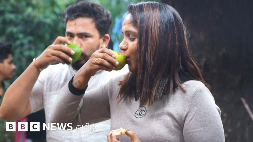 ஜூஸ் போட்ட பழத்தையே குவளையாக்கி பானம் தரும் கர்நாடக ஜூஸ் கடைக்காரர் - காணொளி