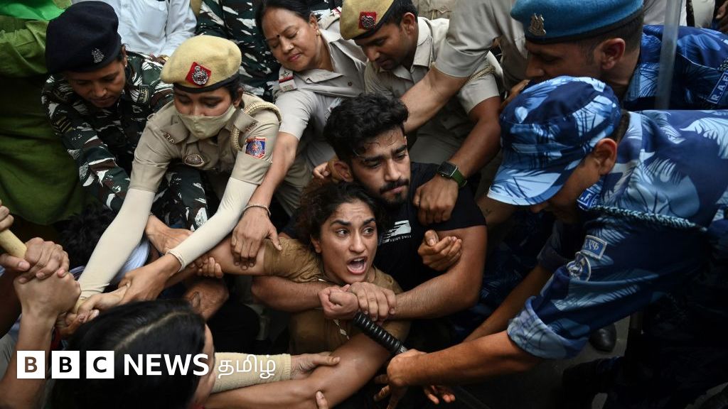 ஜந்தர் மந்தரில் போராட்டத்தில் ஈடுபட்டிருந்த வீராங்கனைகளை அப்புறப்படுத்திய காவல்துறை