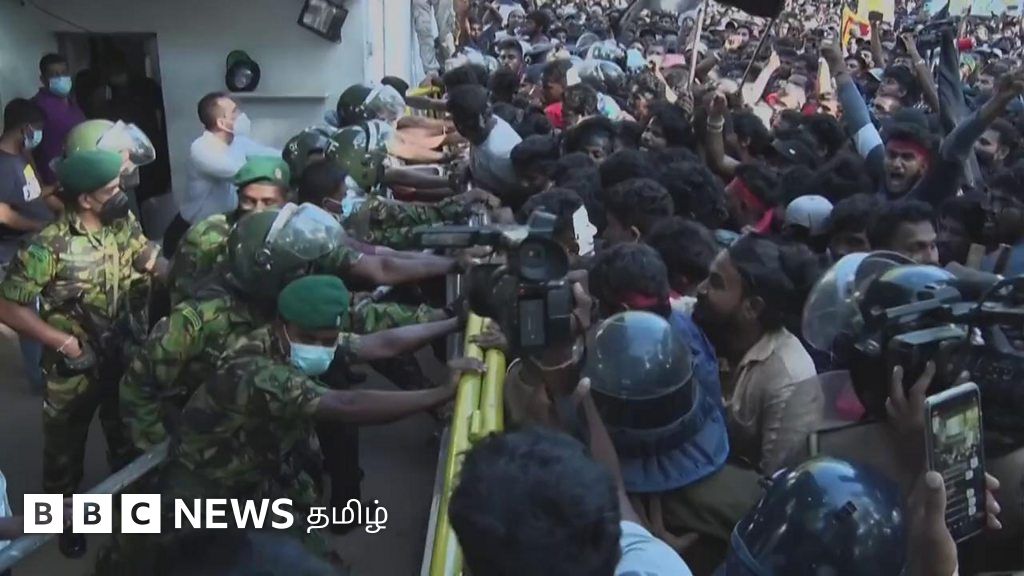 ராஜபக்ஷ வீட்டின் மீது ஏறிய மாணவர்கள் - நடந்தது என்ன?