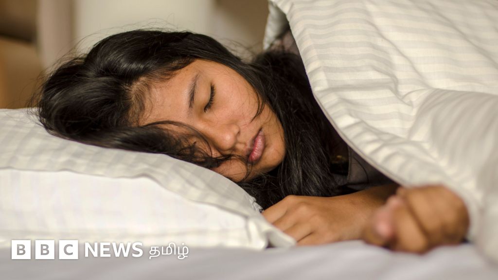 வார இறுதியில் கூடுதல் நேரம் தூங்குவதால் வார நாட்களில் மூளை சிறப்பாக செயல்படுமா? ஆய்வில் புதிய தகவல்