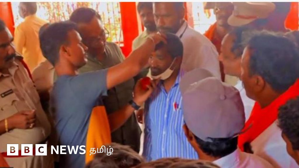 கடவுள் மறுப்பாளரை வலுக்கட்டாயமாக கோவிலுக்கு அழைத்துச் சென்ற இந்துத்துவா அமைப்புகள்