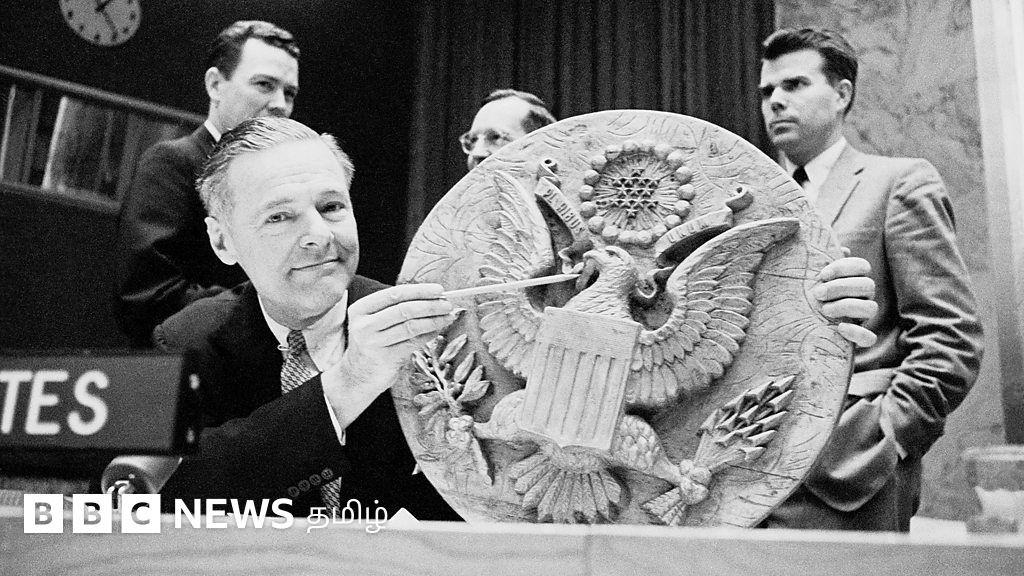 சாதாரண மர சிற்பம் மூலம் அமெரிக்காவை 7 ஆண்டு உளவு பார்த்த சோவியத் - ரகசியம் வெளிப்பட்டது எப்படி?