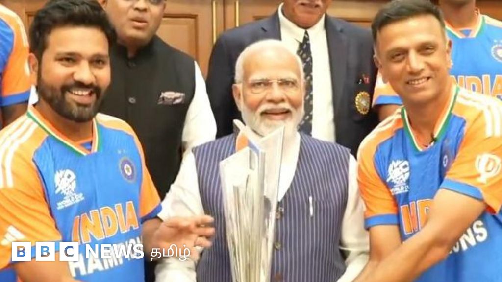 உலகக் கோப்பையுடன் நாடு திரும்பிய இந்திய அணி - மோதியுடன் சந்திப்பு