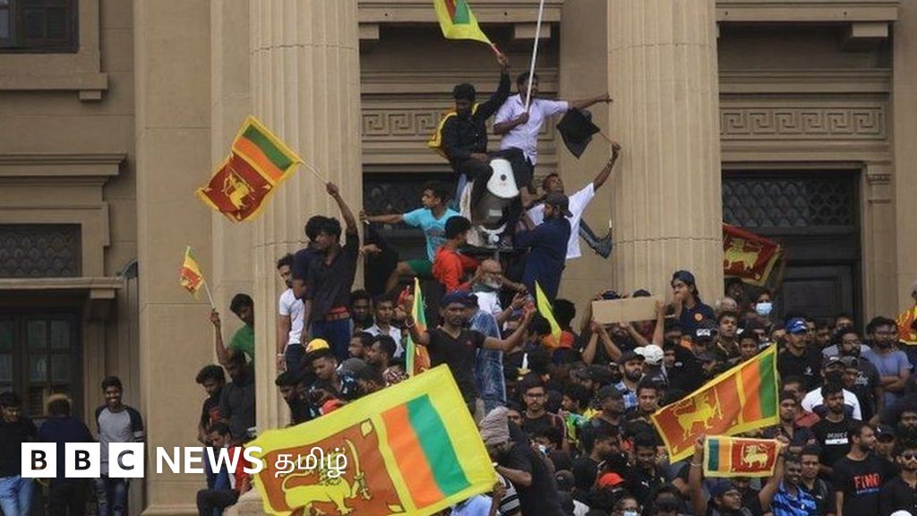 இலங்கை ஜனாதிபதியின் சொகுசு வாழ்வை சில நிமிடங்கள் அனுபவித்த போராட்டக்காரர்கள்