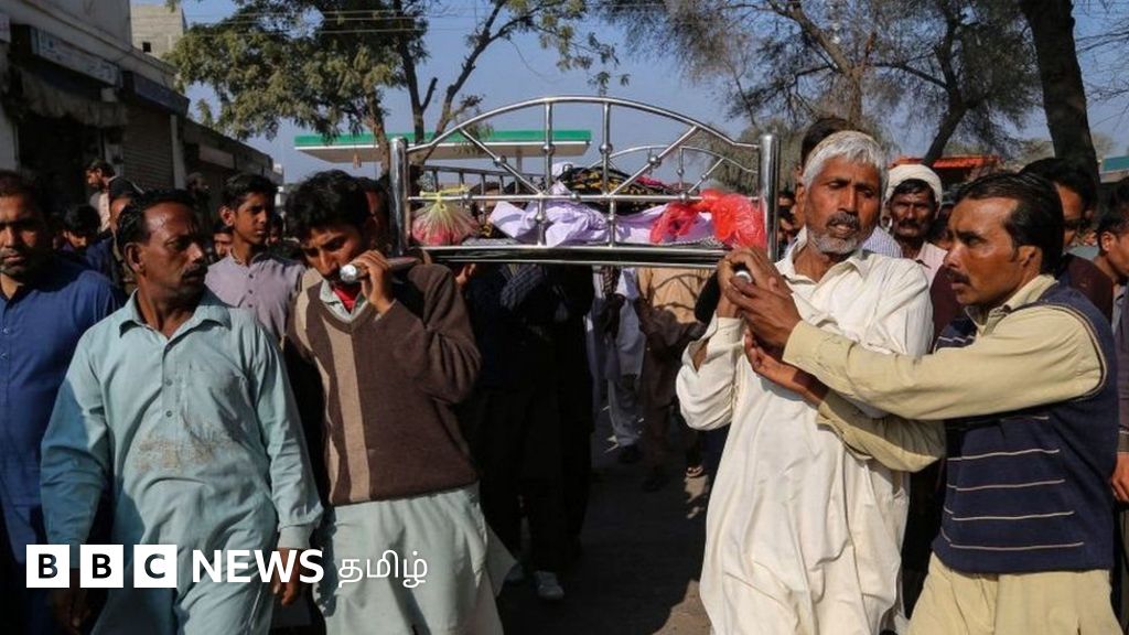 இஸ்லாமுக்கு எதிராக மத நிந்தனை: பாகிஸ்தானில் குரான் பக்கங்களை எரித்ததாக கும்பல் கொலை செய்யப்பட்ட நபர்