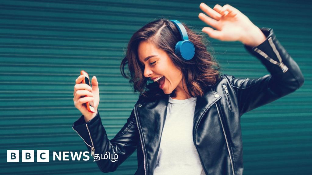 'நிரந்தரமாக காது கேட்காது' : இயர்போன் பயன்பாடு பற்றி அரசு எச்சரிக்கை - பாதுகாப்பாக பயன்படுத்துவது எப்படி?