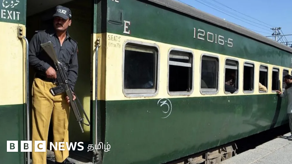 பாகிஸ்தானில் 100க்கும் மேற்பட்ட பயணிகள் சென்ற ரயில் மீது பலூச் விடுதலை ராணுவம் தாக்குதல்