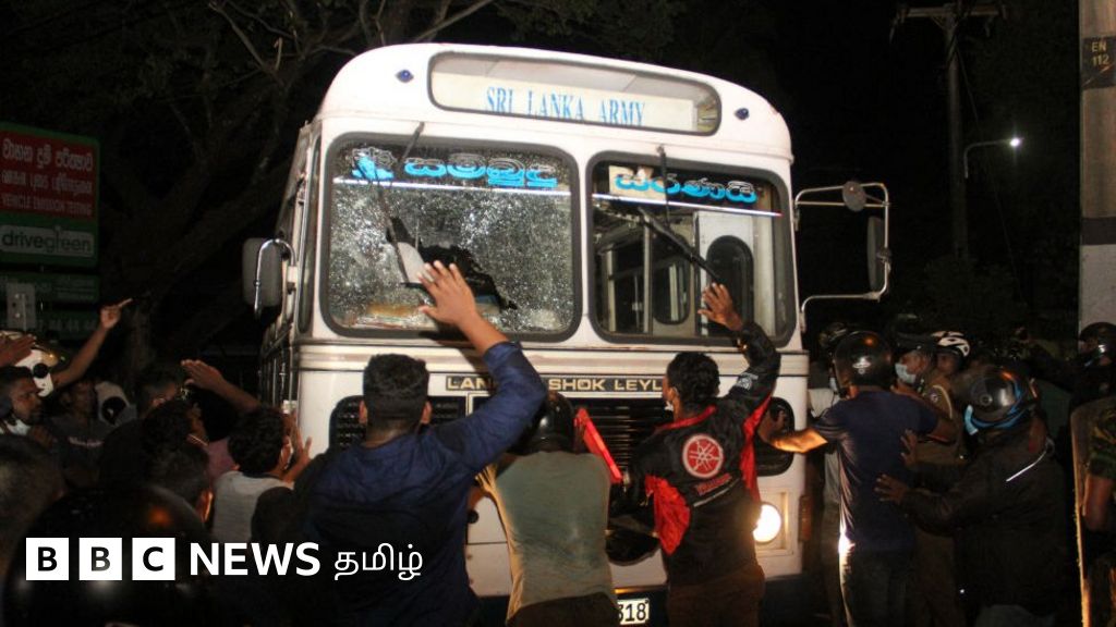 இலங்கையில் ஜனாதிபதி வீட்டின் முன் நள்ளிரவில் வெடித்த வன்முறை – புகைப்படத்தொகுப்பு