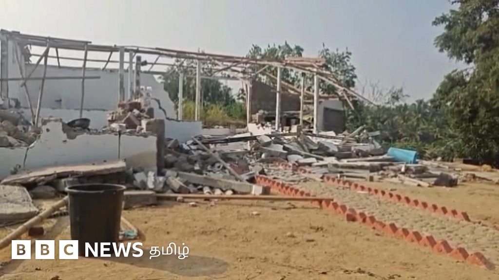 திருப்பூர்: பட்டியல் பிரிவு இளைஞரை தாக்கி சிறுநீர் குடிக்க வைத்ததாக புகார் - என்ன நடந்தது? 