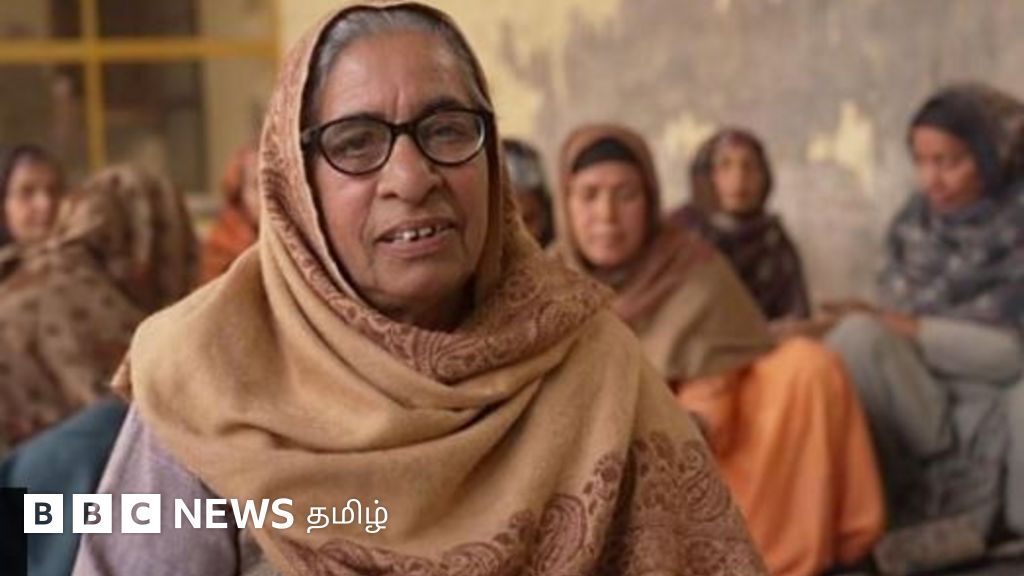 போராடும் விவசாயிகளுக்கு தினமும் உணவு சமைத்துக் கொடுக்கும் பெண்கள்