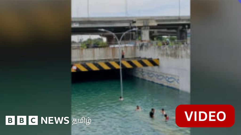 மழைநீர் நிரம்பிய சுரங்கப் பாதையை நீச்சல் குளமாக்கி சிறுவர்கள் மகிழ்ந்த காட்சி