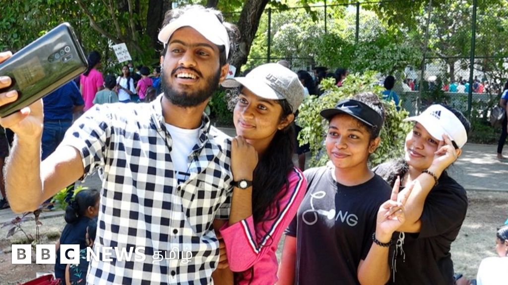 இலங்கை கோட்டாபய ராஜபக்ஷ: மக்கள் மாளிகையான அதிபர் மாளிகை - 'எங்கள் பணத்தில் அவர் சொகுசாக இருந்திருக்கிறார்'