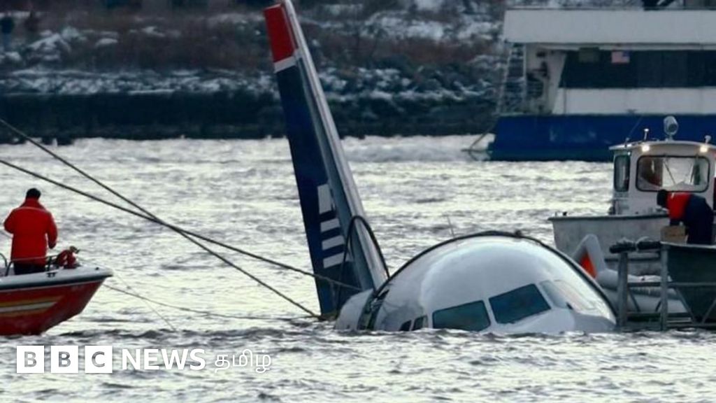 மைனஸ் 7 டிகிரி குளிரில் ஆற்றில் இறங்கிய விமானம் - 155 பயணிகள் காப்பாற்றப்பட்டது எப்படி?