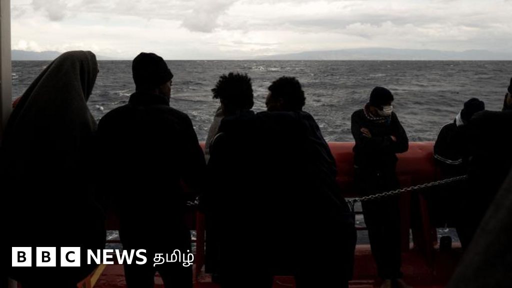 3﻿00 இலங்கை அகதிகளுடன் நடுக்கடலில் தத்தளித்த கப்பல் மீட்பு