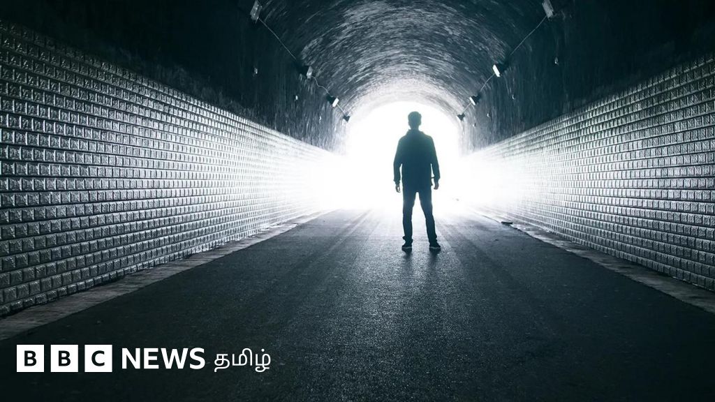 தனிமையில் இருக்கும் போது யாரோ உடனிருப்பது போன்ற உணர்வு மாயத் தோற்றமா? மன நோயின் அறிகுறியா?