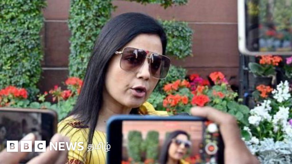 மஹூவா மொய்த்ரா எம்.பி பதவி நீக்கம்: கேள்விக்கு பணம் பெற்ற குற்றச்சாட்டின் பின்னணி