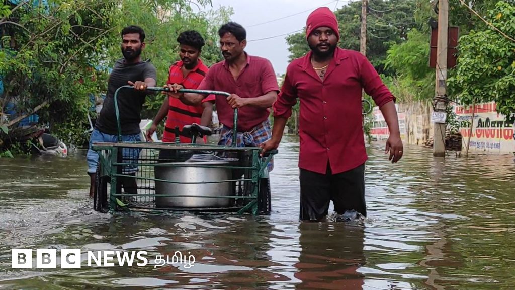சென்னை வெள்ளம்: அரசு உதவி கிடைக்காத இடங்களில் களமிறங்கிய தரமணி இளைஞர்கள்