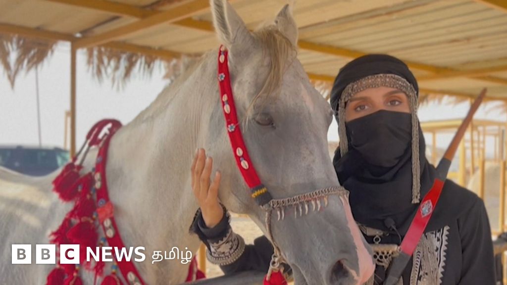 குதிரையேற்ற வில்வித்தையில் ஆண்களுக்குச் சவால்விடும் சௌதி அரேபிய இளம்பெண் – வீடியோ