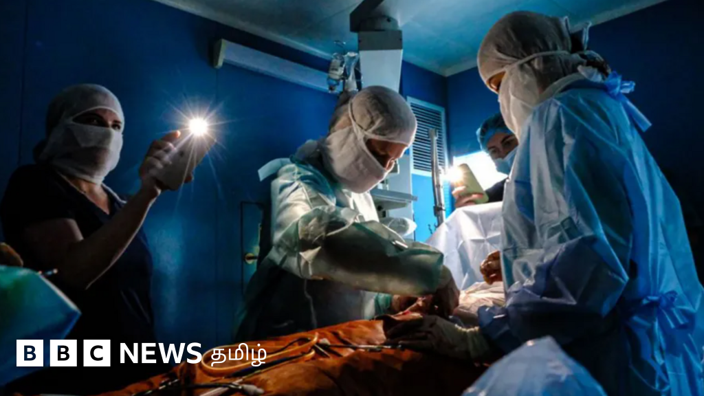 யுக்ரேனில் டார்ச் லைட் வெளிச்சத்தில் அறுவை சிகிச்சை செய்யும் மருத்துவர்கள் - என்ன காரணம்?