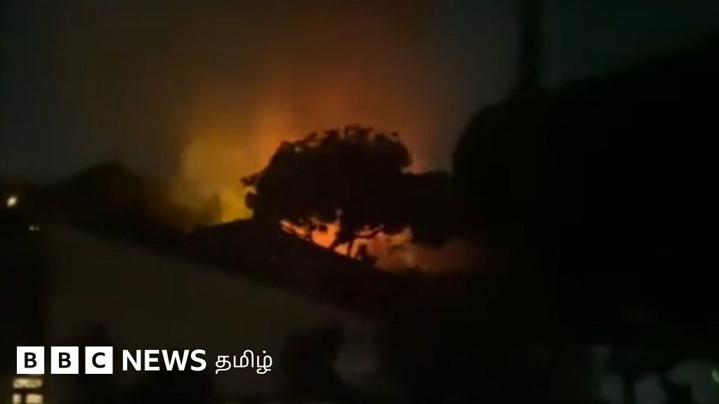 இலங்கை: ரணில் விக்ரமசிங்கவின் வீட்டை தீயிட்டுக் கொளுத்திய போராட்டக்காரர்கள்