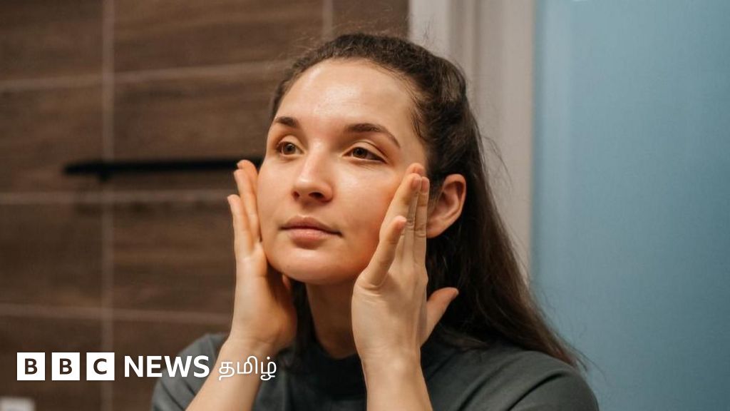 மாதவிடாய் ரத்தத்தில் என்ன உள்ளது? சரும பொலிவுக்காக அதை முகத்தில் பூசுவது நல்லதா? 