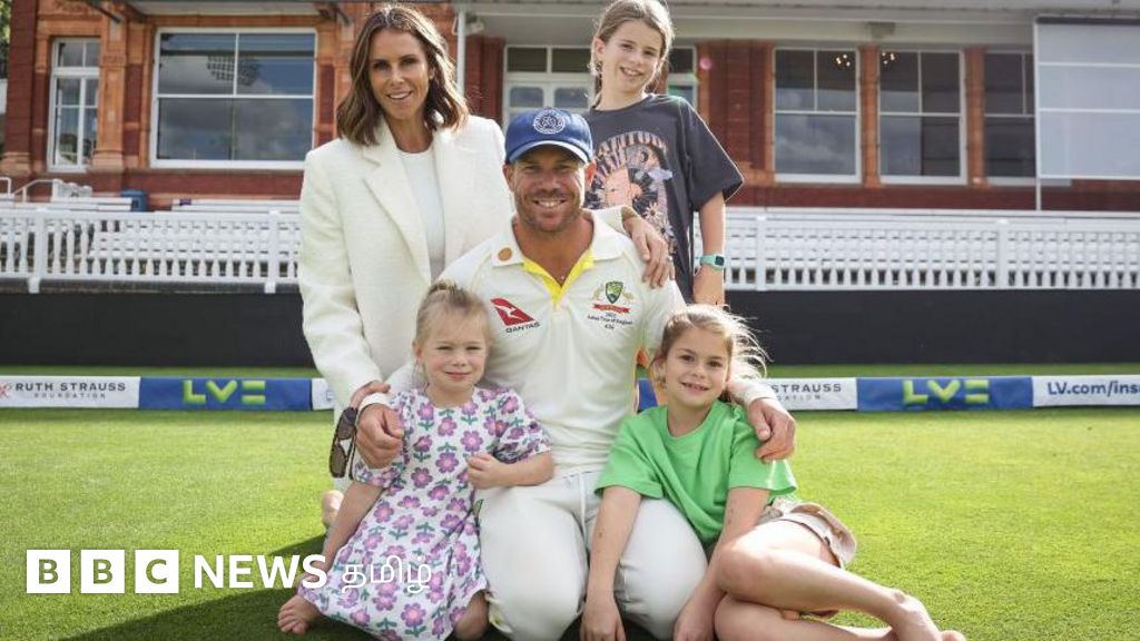 டேவிட் வார்னர்: 132 ஆண்டு வரலாற்றை திருத்தி ஆஸ்திரேலிய அணிக்குள் நுழைந்தவர்