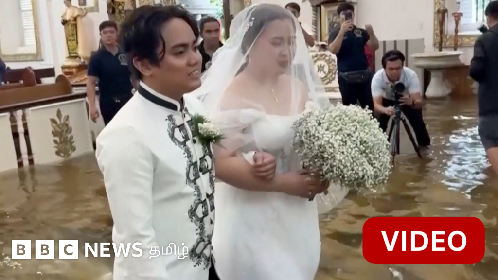 தேவாலயத்தில் கால் முட்டி வரை தேங்கிய மழைநீருக்கு நடுவே நடந்தேறிய திருமணம்